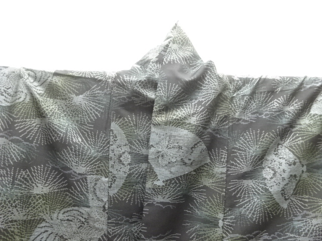  松に扇模様織り出し本場泥大島紬着物（9マルキ）